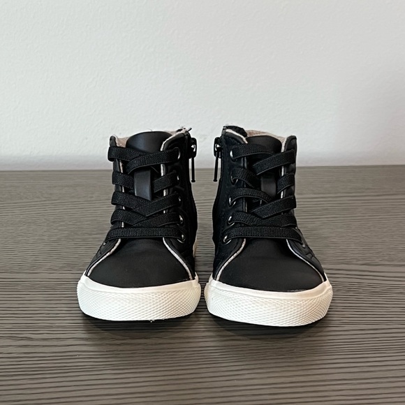 Cat & Jack Rylan Sneakers - Picture 2 of 12